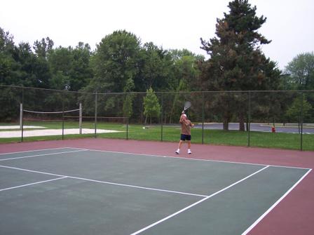 Derek tennis volley.jpg